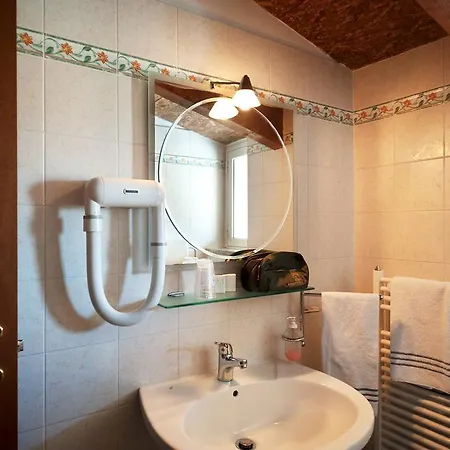 Hotell Casa Ferretti Di Ferretti Village 3*