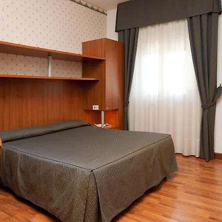 Hotel Great Location Near The Colosseum In Central Rome