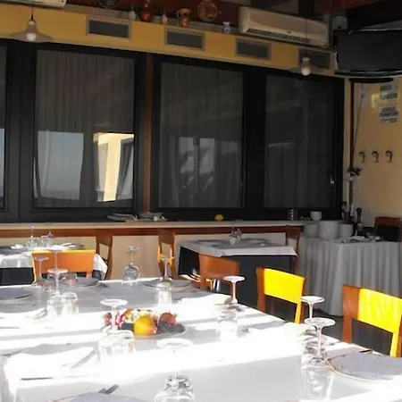 Hotell Casa Ferretti Di Ferretti Village 3*