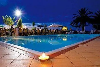 מלון Casa Ferretti Di Ferretti Village 3*