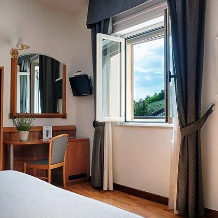 Great Location Near The Colosseum In Central Rome Hotel Silvi Marina