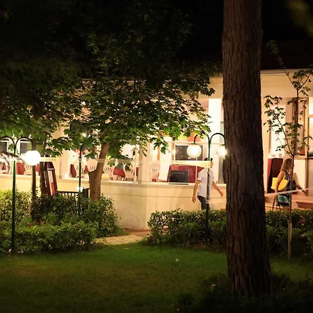 מלון Casa Ferretti Di Ferretti Village 3*