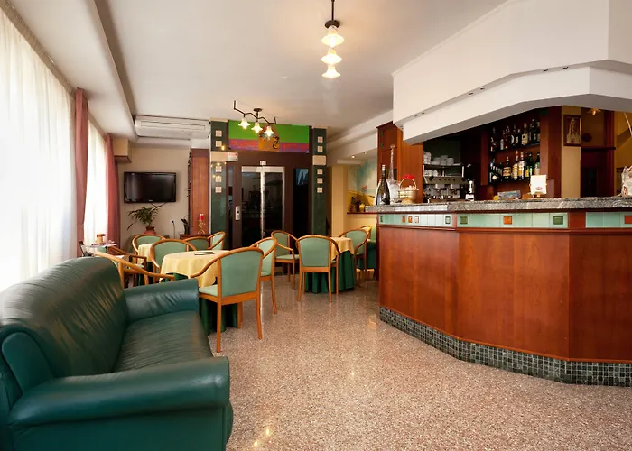 Great Location Near The Colosseum In Rome 호텔